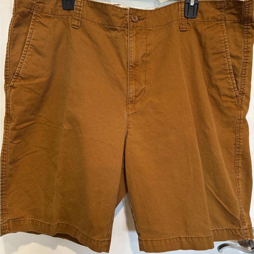 Old Navy Men’s Flat Front Shorts 40 Brown EUC Straight Casual Sporty Cotton